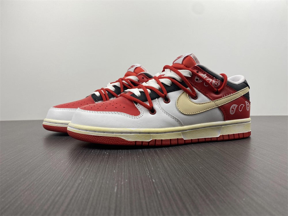 Nike SB Dunk Low UNIVERSITY RED