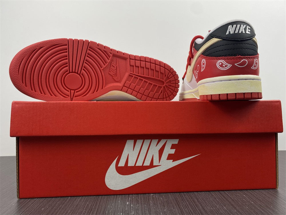 Nike SB Dunk Low UNIVERSITY RED