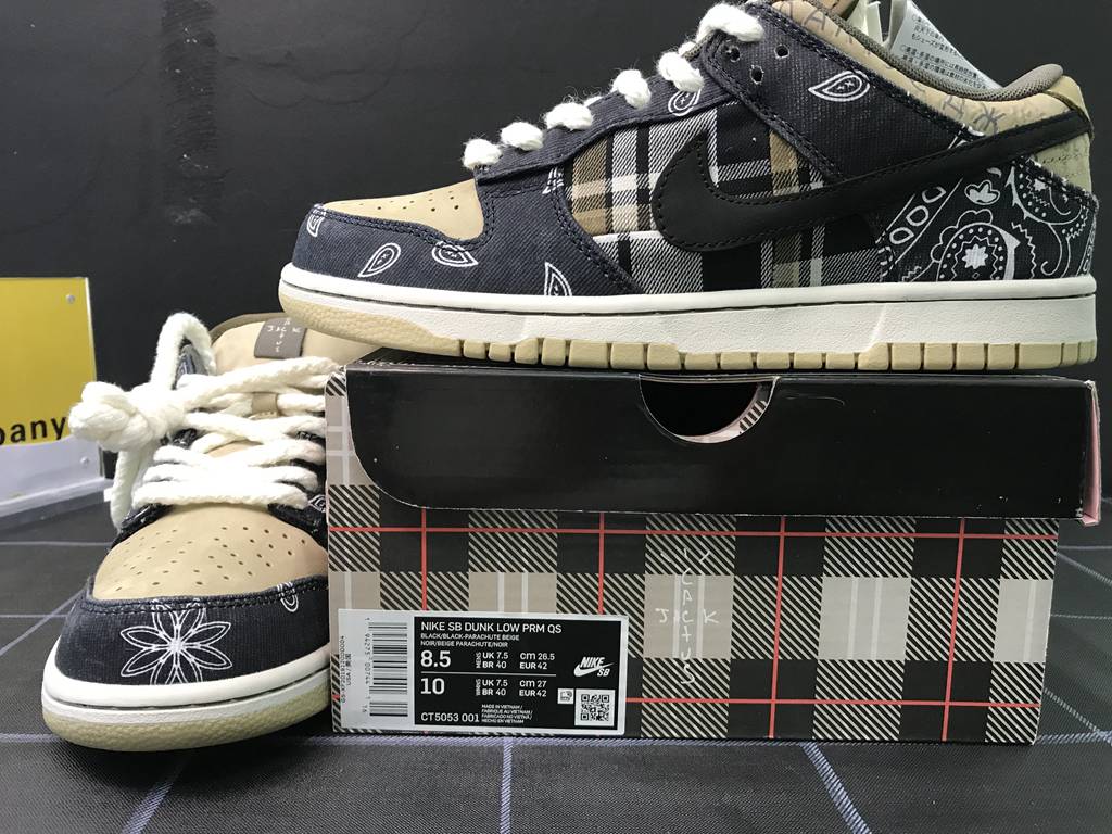 Travis Scott x Nike SB Dunk Low