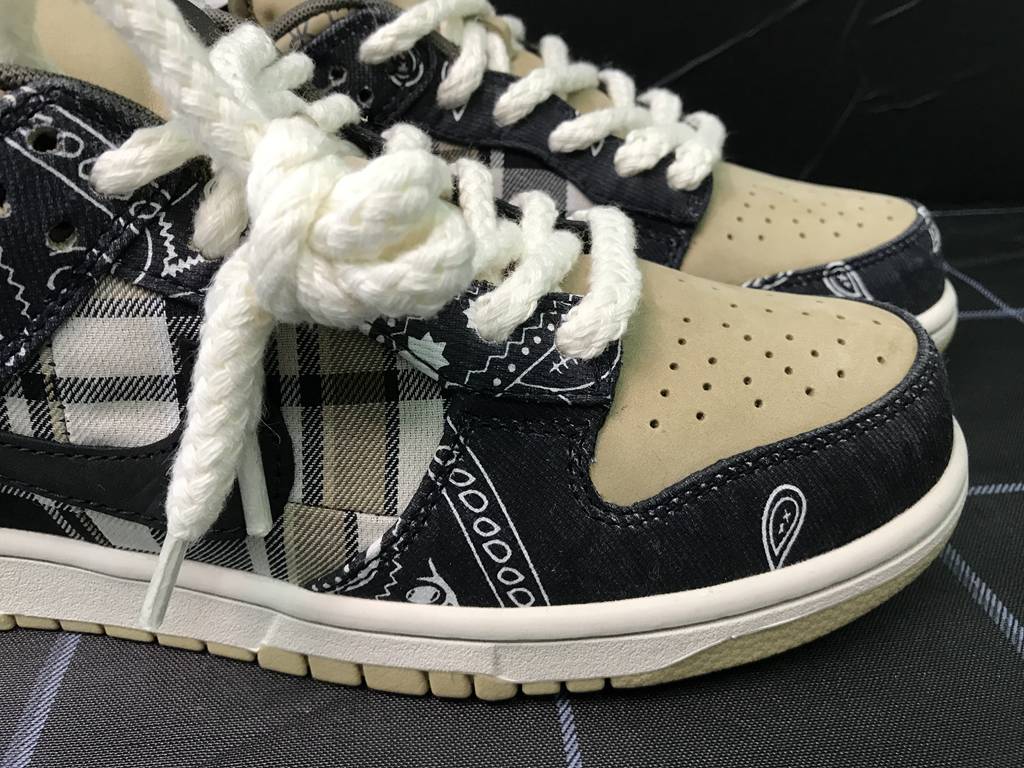 Travis Scott x Nike SB Dunk Low