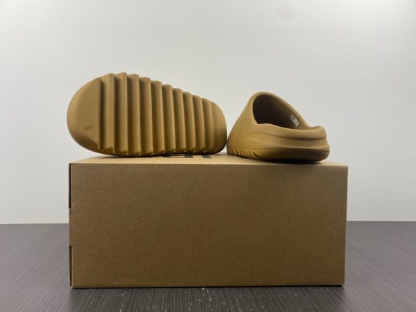 YEEZY SLIDE GW1931