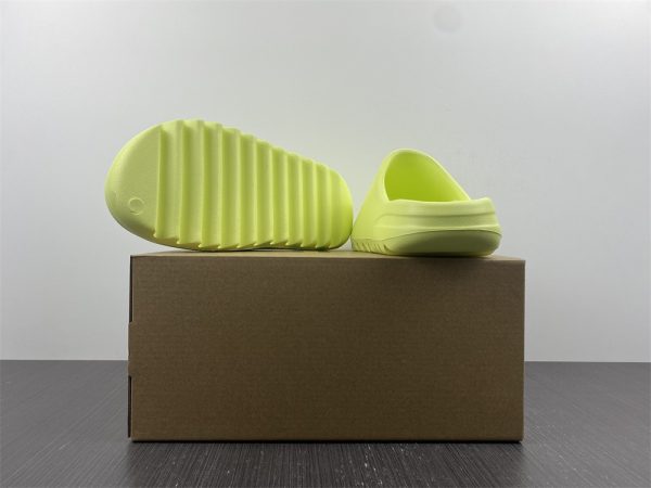 YEEZY SLIDE 'GLOW GREEN' HQ6447