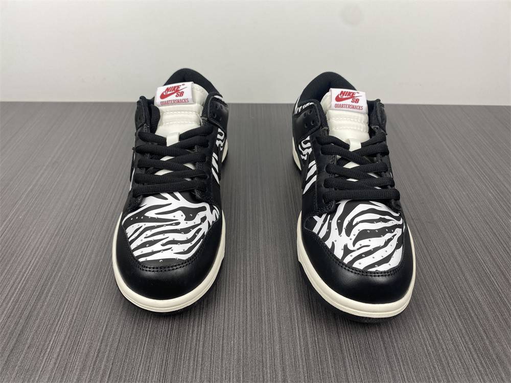 Quartersnacks x NK SB Dunk