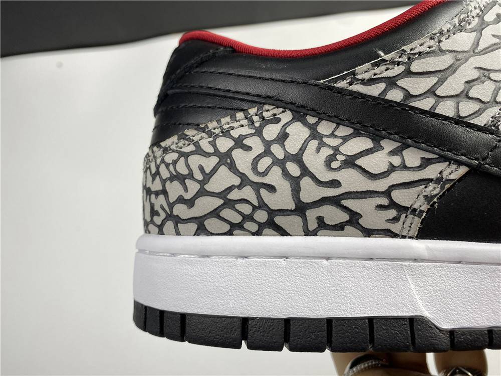 Supreme X Nike SB Dunk Low Black Cement