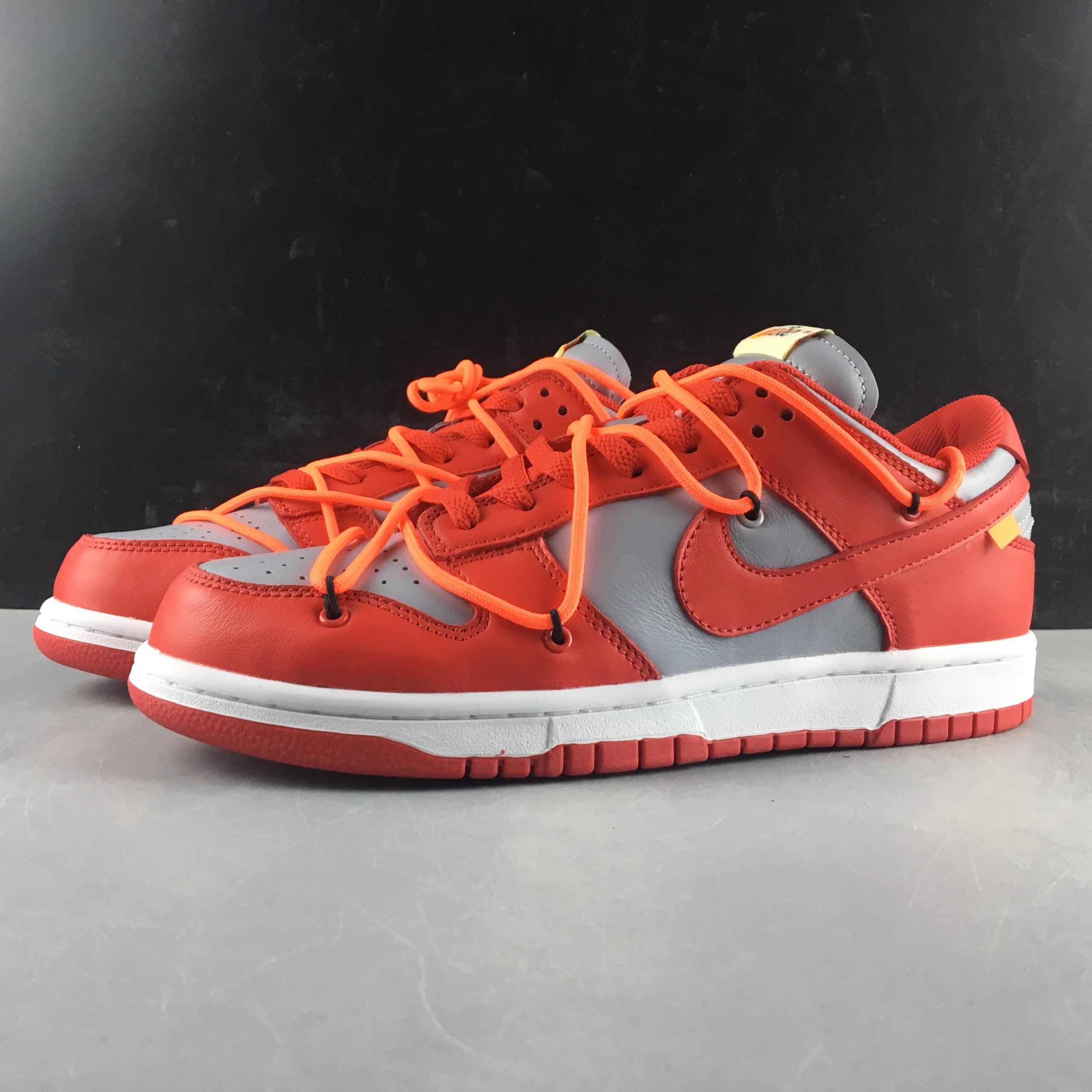 Off-White x Nike Dunk Low ??University Red