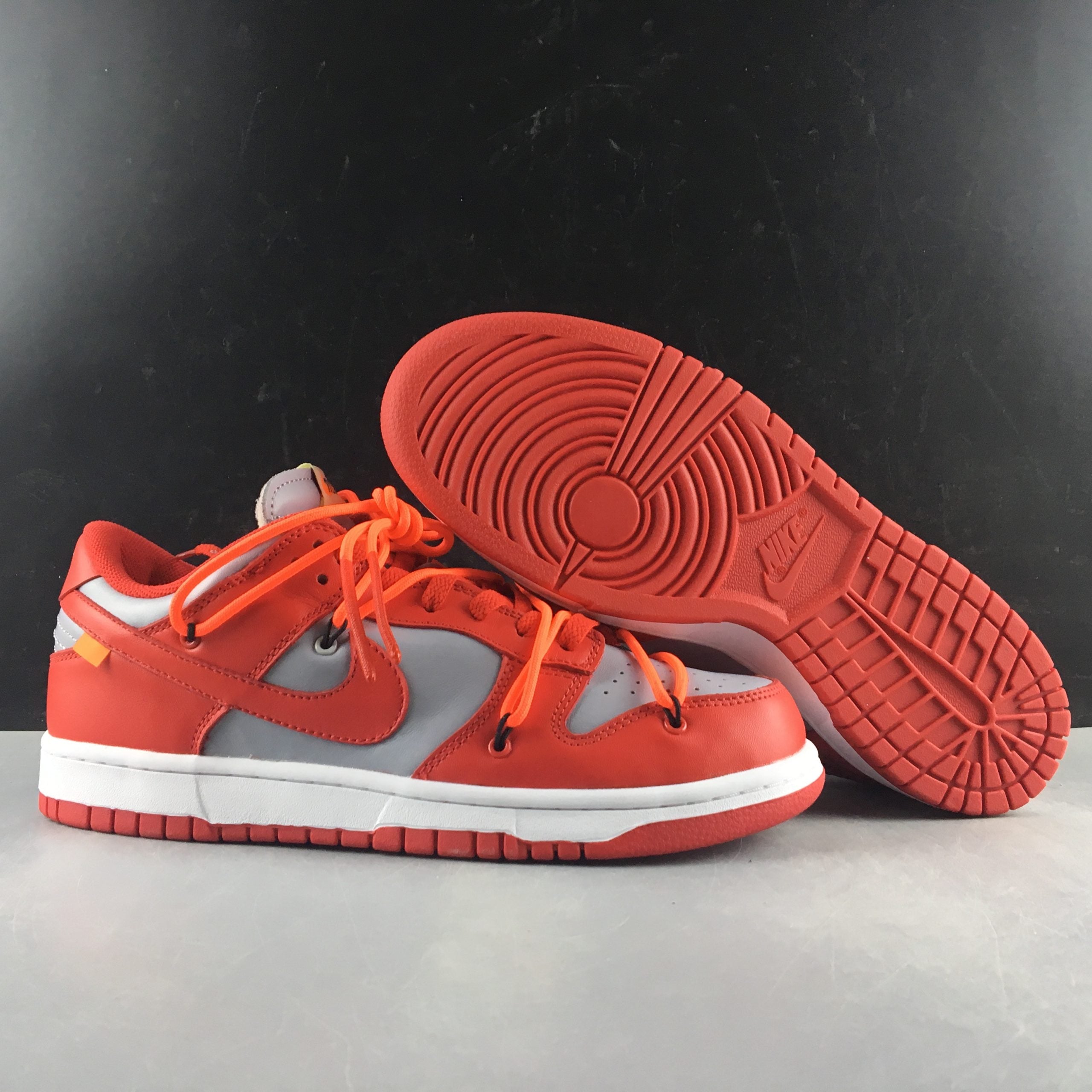 Off-White x Nike Dunk Low ??University Red