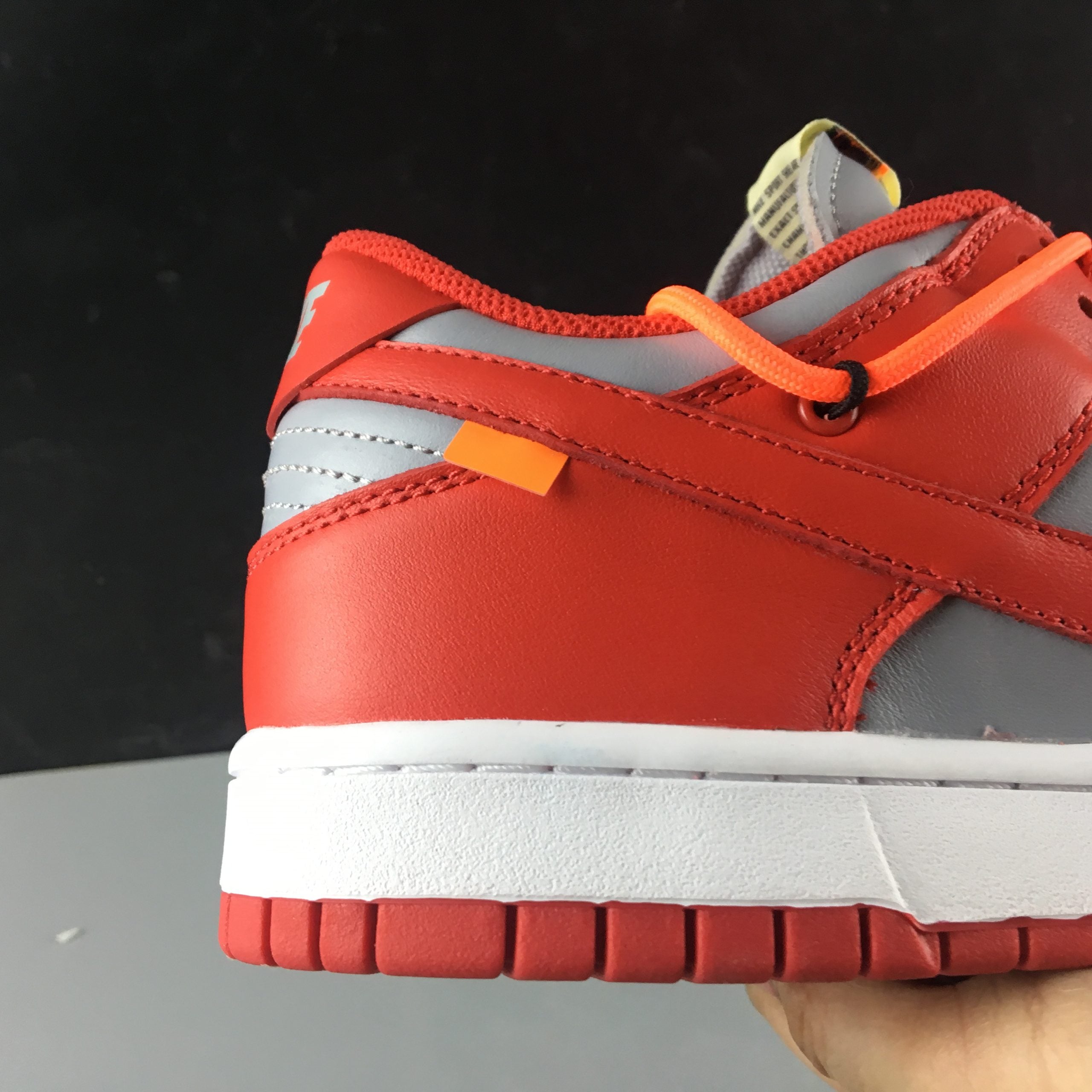 Off-White x Nike Dunk Low ??University Red