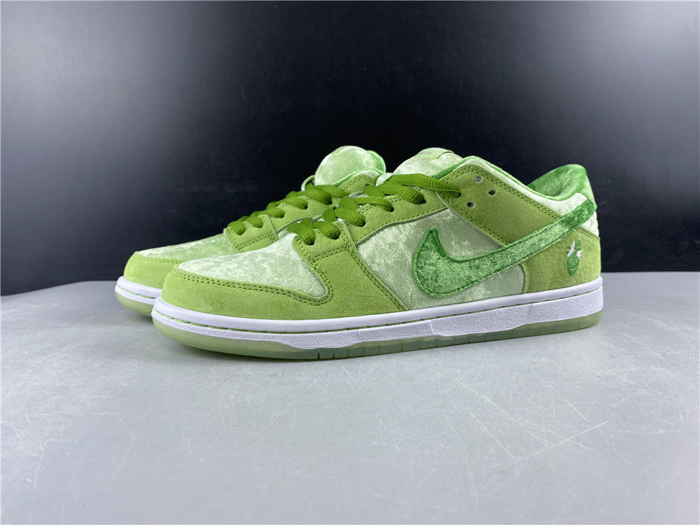 Nike SB Dunk Low Strange Love green