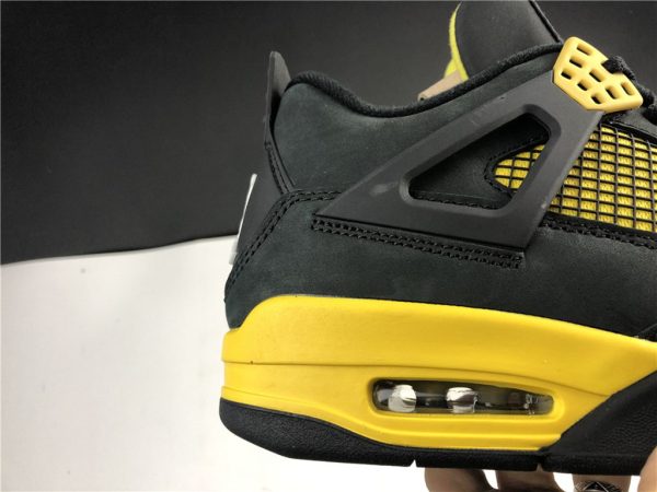 Air Jordan 4 Thunder