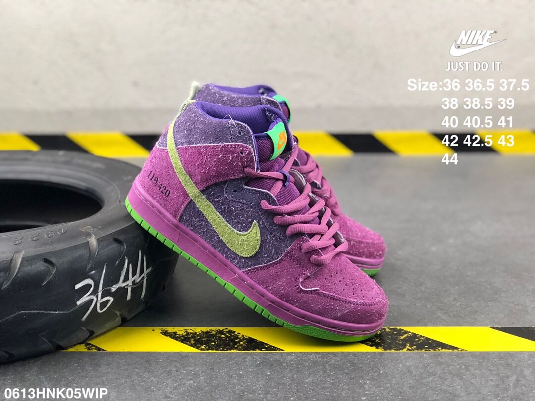 Nike SB Dunk Skunk