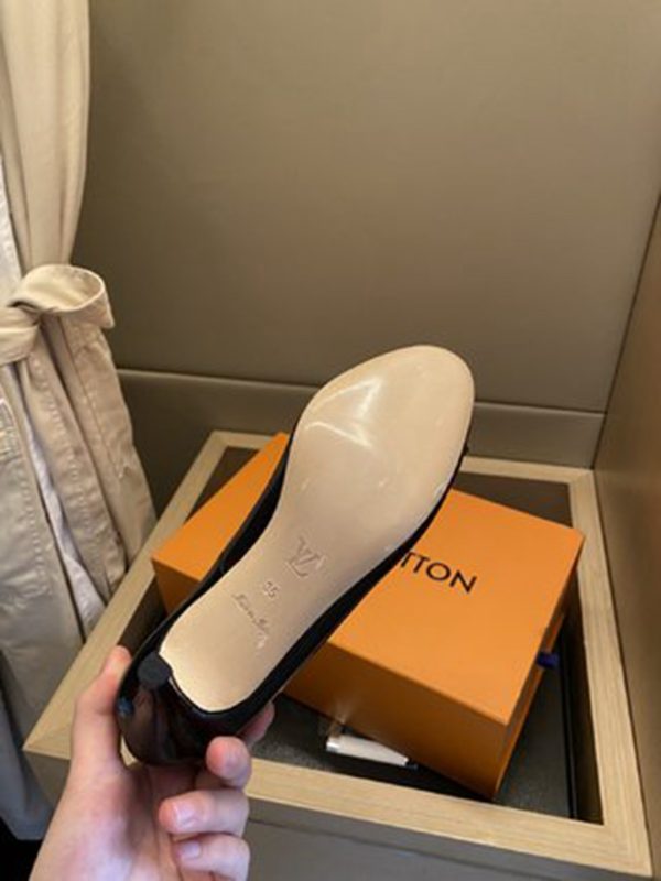 LV SHOES SIZE