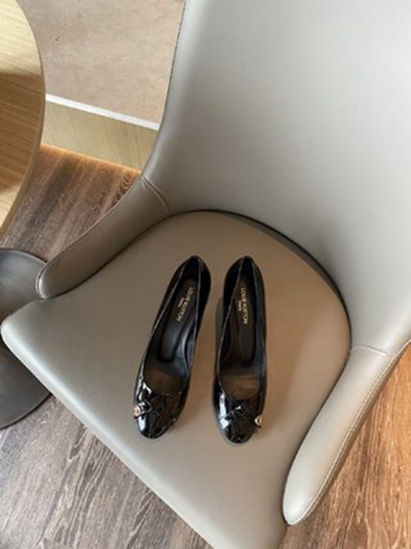 LV SHOES SIZE