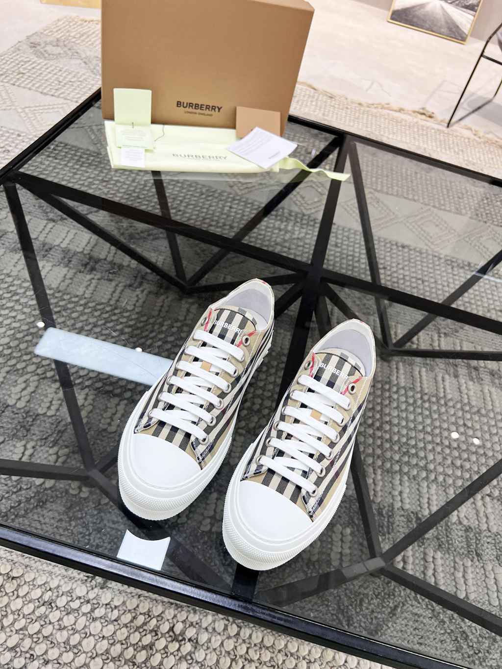 Burberry shoes EU35-EU46