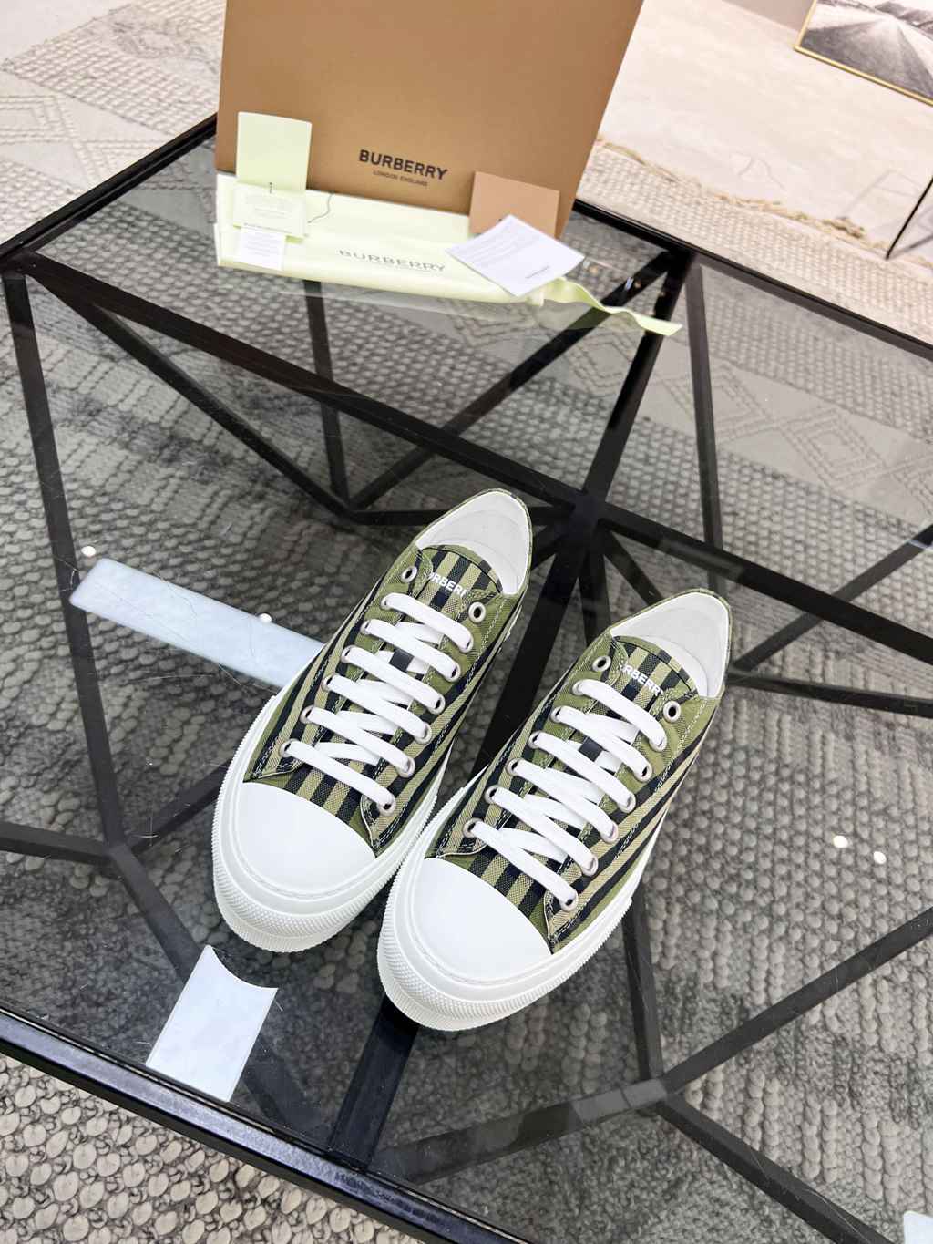 Burberry shoes EU35-EU46