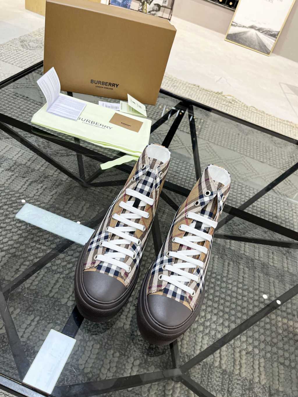 Burberry shoes EU35-EU46