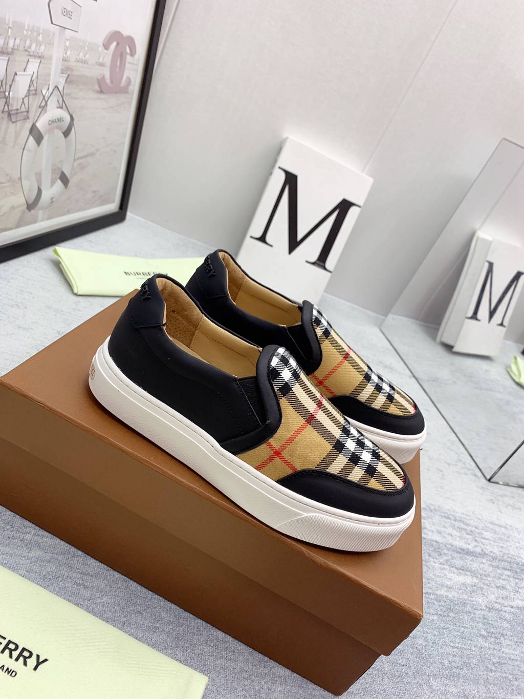 Burberry shoes EU35-EU46