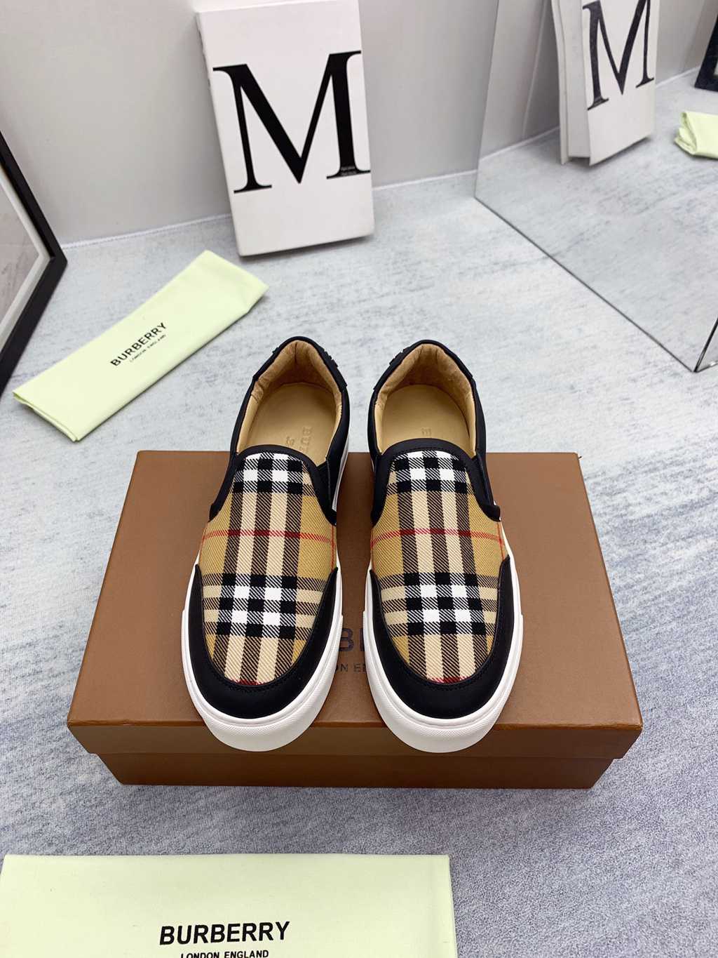 Burberry shoes EU35-EU46