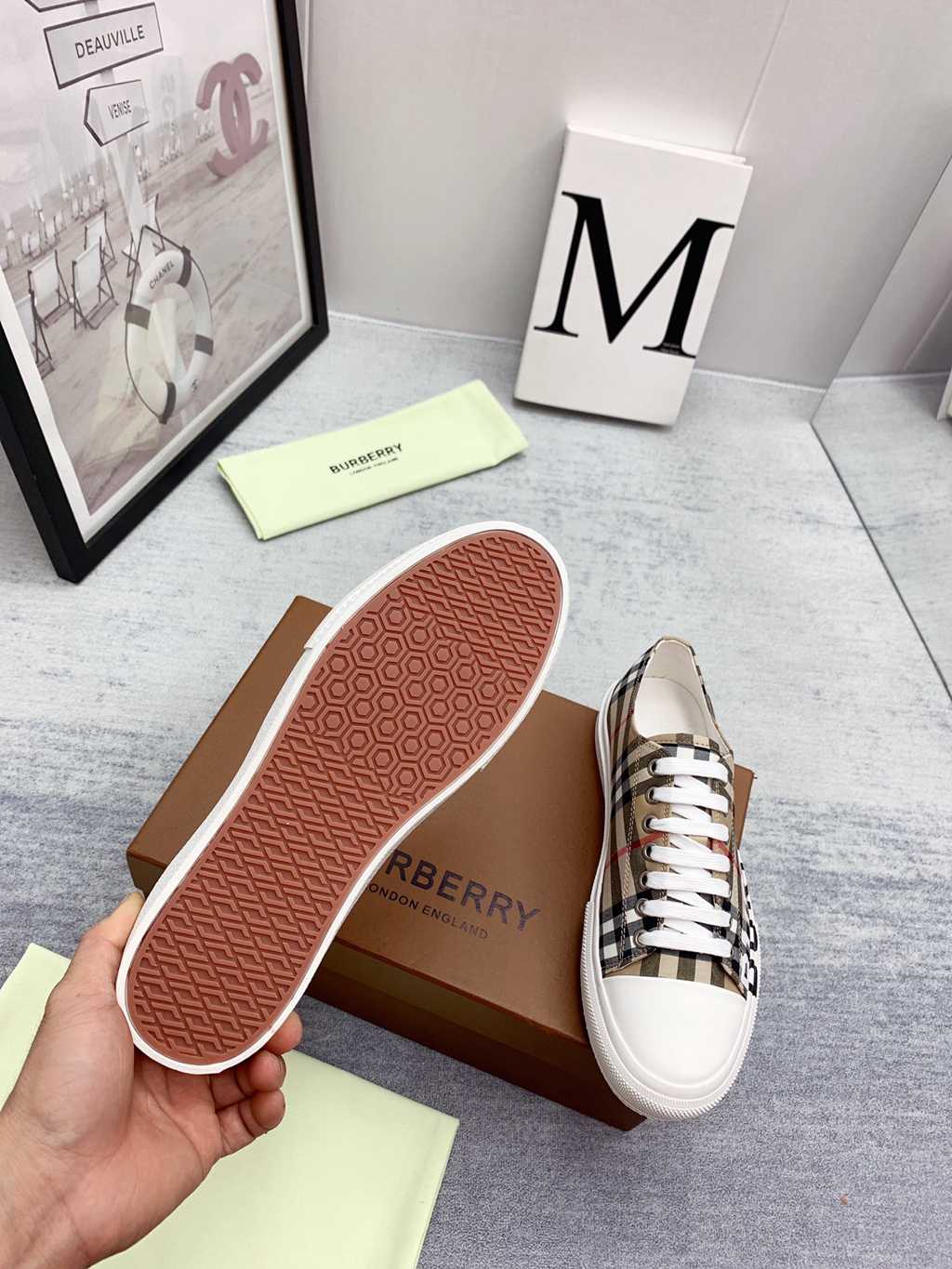 Burberry shoes EU35-EU46