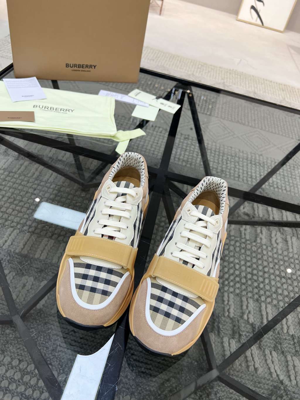 Burberry shoes EU35-EU46