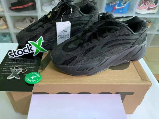 Adidas Yeezy Boost 700 v2 Vanta FU6684