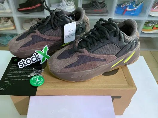 Adidas Yeezy Boost 700 Mauve EE9614