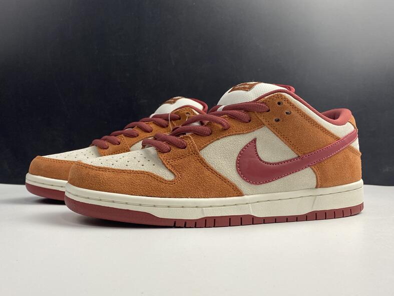 Nike SB Dunk Low Russet Cedar