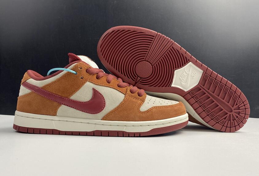 Nike SB Dunk Low Russet Cedar