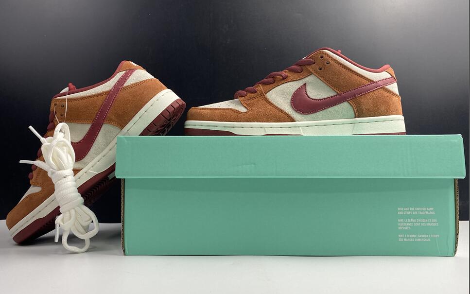 Nike SB Dunk Low Russet Cedar