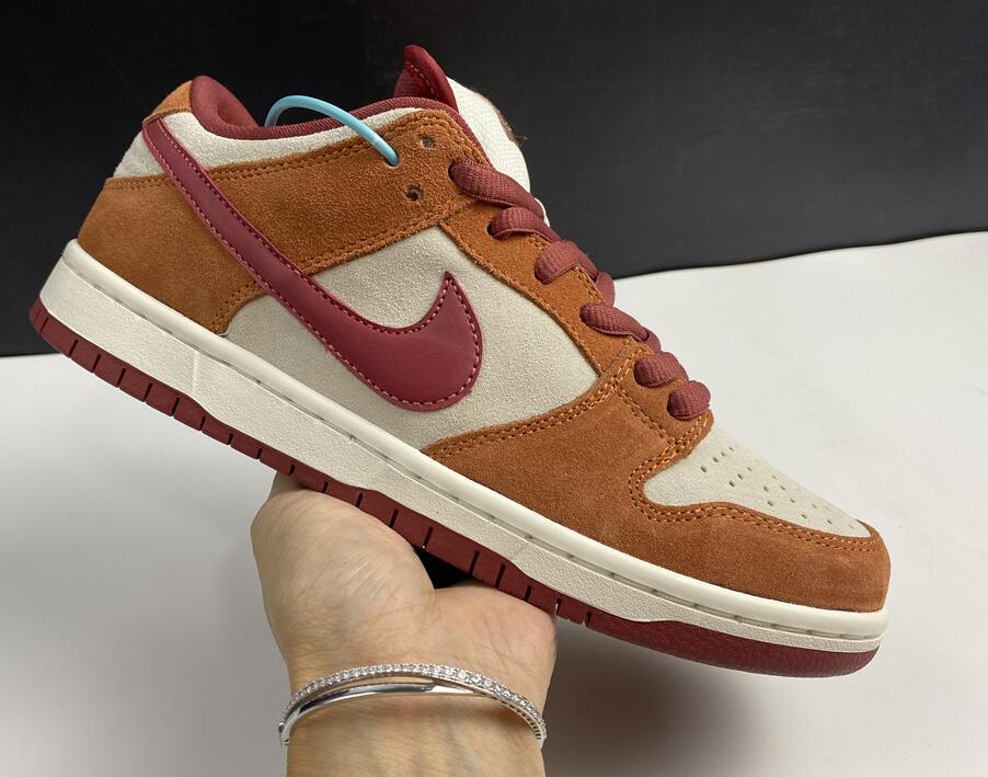 Nike SB Dunk Low Russet Cedar