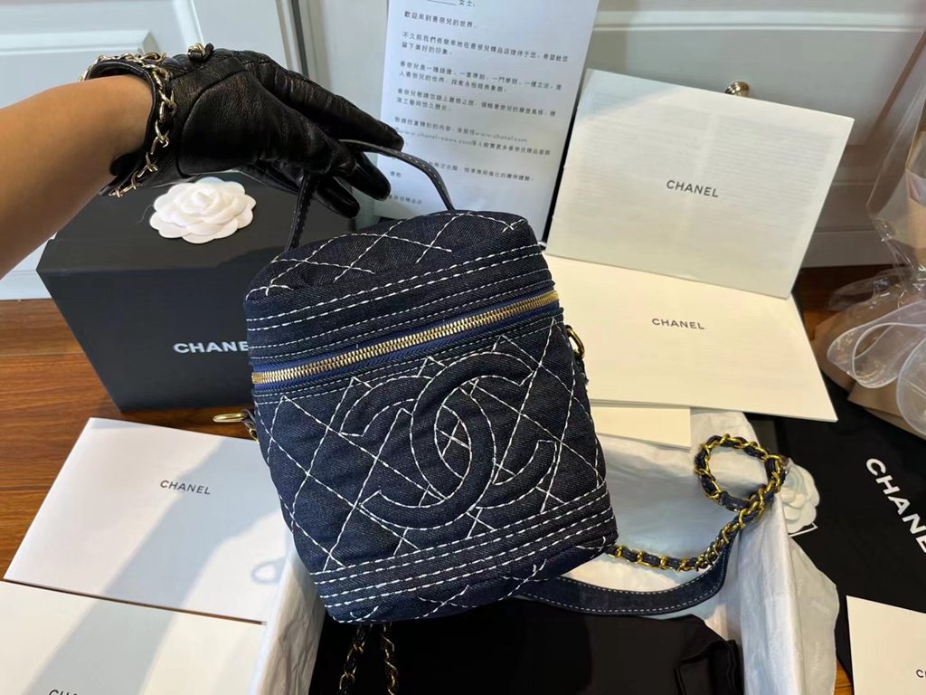 CHANEL bag