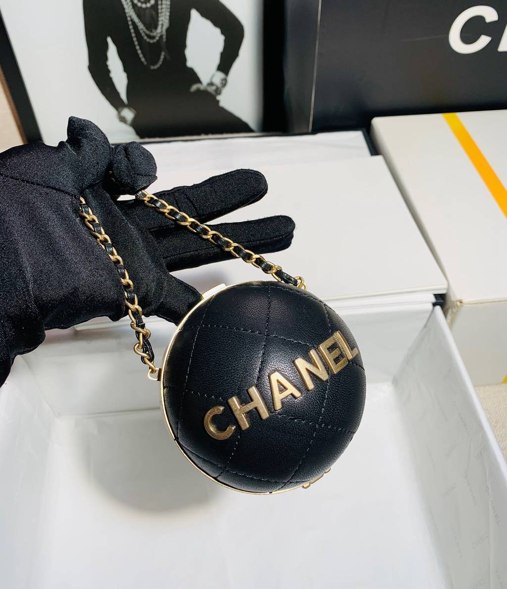 CHANEL bag